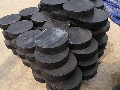 头屯河板式橡胶支座由若干层橡胶片与薄钢板经加压硫化